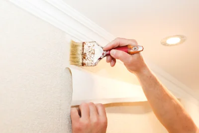 Pose de papier peint à Combrand — revêtements muraux et toiles de verre